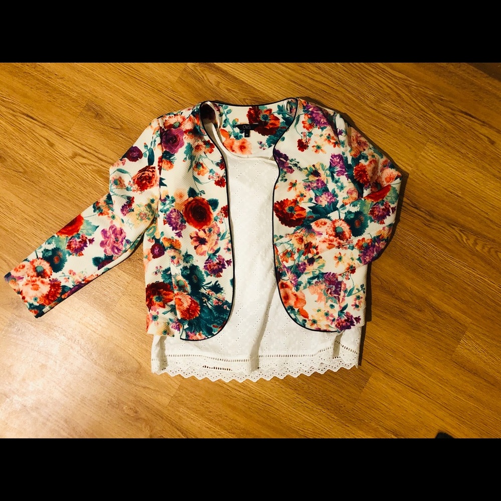 Super cute cropped floral jacket